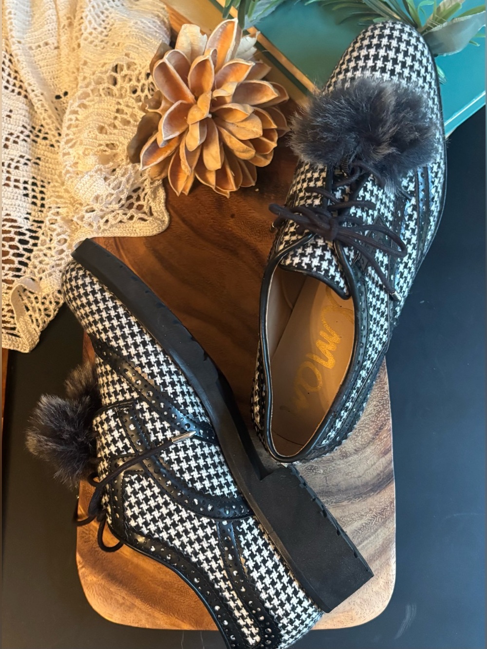 Sam Eldeman Dahl Houndstooth OXFORD Black & White Sz 7 Lace Up Pom Pom Shoe